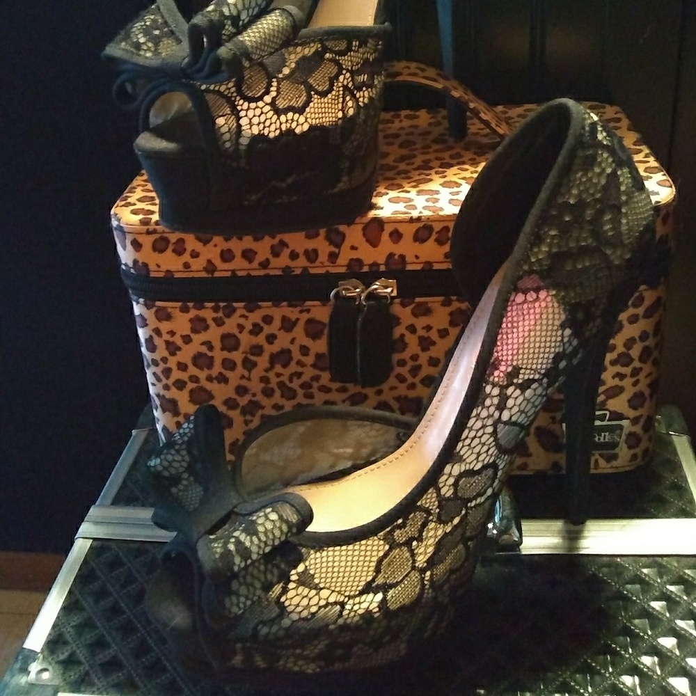 Betsey Johnson heels, black floral lace!